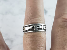 Load image into Gallery viewer, Mens Vintage Estate Sterling Silver Irish Claddagh Ring 5.2g #E6152