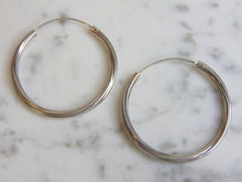 Load image into Gallery viewer, Pr Womens Vintage Estate Sterling Silver Hoop Earrings 6.3g E5027