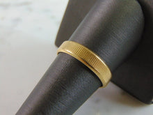 Load image into Gallery viewer, Mens Vintage Estate 18K Gold Wedding Band Ring 5.0g E931