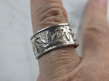 Load image into Gallery viewer, Mens Vintage Sterling Silver Cannabis Marijuana Pot Weed Band Ring 8.3g E1064