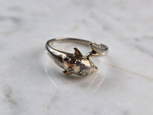 Load image into Gallery viewer, Womens Vintage Estate Sterling Silver CZ Dolphin Ring 2.8g E1065