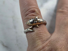 Load image into Gallery viewer, Womens Vintage Estate Sterling Silver CZ Dolphin Ring 2.8g E1065