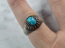 Load image into Gallery viewer, Womens Vintage Estate Sterling Silver Southwestern Turquoise Ring 5.5g E1103