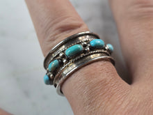 Load image into Gallery viewer, Vintage Estate Sterling Silver Southwestern Turquoise Ring 8.7g E1105