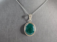 Load image into Gallery viewer, Womens Vintage Estate Sterling Silver Green Onyx ? Pendant Necklace 8.8g E1140