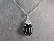 Load image into Gallery viewer, Womens Vintage Estate Sterling Silver Scalloped Onyx Pendant Necklace 6.5g E1142