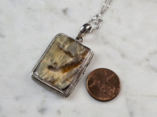 Load image into Gallery viewer, Womens Vintage Estate Sterling Silver Jasper Pendant Necklace 17.7g E1146