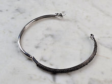 Load image into Gallery viewer, Womens Vintage Estate Sterling Silver Bangle Bracelet 7.7g E1168