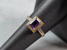 Load image into Gallery viewer, Womens Vintage Estate 10K Yellow Gold Amethyst Diamond Ring 1.5g E1194