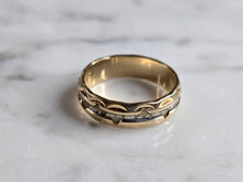 Load image into Gallery viewer, Womens Vintage Estate 10K Mixed Gold Etched Gladstone Band Ring 2.1g E1357