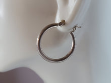 Load image into Gallery viewer, Womens Vintage Estate Sterling Silver Hoop Earrings 2.7g E1367