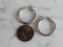 Load image into Gallery viewer, Womens Vintage Estate Sterling Silver Hoop Earrings 2.7g E1367