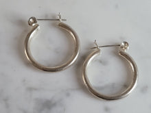 Load image into Gallery viewer, Womens Vintage Estate Sterling Silver Hoop Earrings 3.6g E1369
