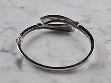 Load image into Gallery viewer, Womens Sterling Silver Modernist Opal Bangle Bracelet 17.3g E1406