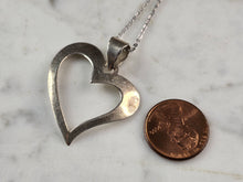 Load image into Gallery viewer, Womens Vintage Estate Sterling Silver Heart Pendant Necklace 4.4g E1436