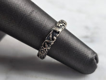Load image into Gallery viewer, Womens Vintage Estate Sterling Silver Floral Ring 4.0g E1444