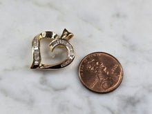 Load image into Gallery viewer, Womens Vintage Estate 14K Yellow Gold Diamond Heart Pendant 3.6g E1458