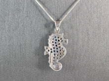 Load image into Gallery viewer, Womens Vintage Estate Sterling Silver Seahorse Pendant Necklace 7.3g E1587