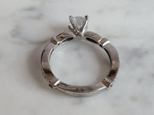 Load image into Gallery viewer, Womens Estate Sterling Silver CZ Ring 3.2g E1603