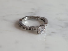 Load image into Gallery viewer, Womens Estate Sterling Silver CZ Ring 3.2g E1603