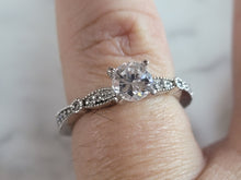 Load image into Gallery viewer, Womens Estate Sterling Silver CZ Ring 3.2g E1603