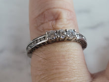 Load image into Gallery viewer, Womens Estate Sterling Silver CZ Ring 2.6g E1606