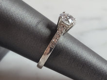 Load image into Gallery viewer, Womens Estate Sterling Silver CZ Ring 2.8g E1608