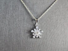 Load image into Gallery viewer, Womens Vintage Estate Sterling Silver CZ Snowflake Pendant Necklace 3.7g E1643