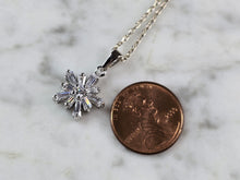 Load image into Gallery viewer, Womens Vintage Estate Sterling Silver CZ Snowflake Pendant Necklace 3.7g E1643
