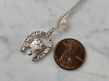Load image into Gallery viewer, Women Vintage Estate Sterling Silver Lucky Horseshoe Pendant Necklace 5.0g E1663