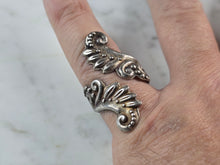 Load image into Gallery viewer, Womens Vintage Estate Sterling Silver Modernist Ring 5.0g E1673