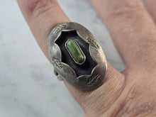 Load image into Gallery viewer, Womens Vintage Estate Sterling Silver Southwestern Jade ? Ring 7.9g E1678
