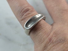 Load image into Gallery viewer, Womens Vintage Estate Sterling Silver Modernist Ring 6.6g #E1682