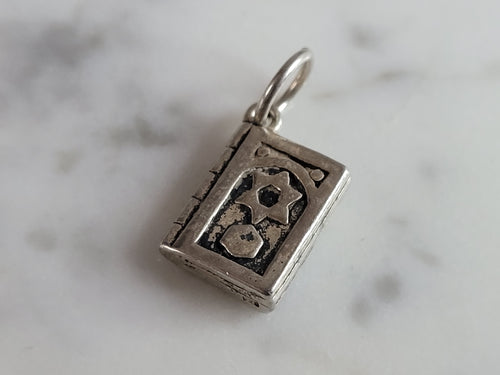 Vintage Sterling Silver Jewish Judaica Hebrew Torah Charm Pendant 3.0g E1683