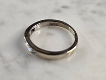 Load image into Gallery viewer, Womens Vintage Estate 10K White Gold Diamond Ring 2.0g E1729