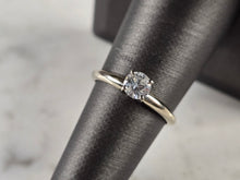 Load image into Gallery viewer, Womens Vintage Estate 14k White Gold Diamond Engagement Ring 2.2g #E1744