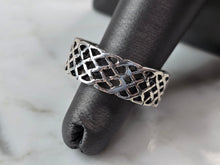 Load image into Gallery viewer, Mens Vintage Estate Sterling Silver Irish Celtic Eternity Knot Ring 5.8g E1808