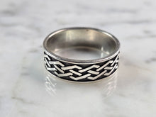 Load image into Gallery viewer, Mens Vintage Estate Sterling Silver Irish Celtic Eternity Knot Ring 6.8g E1809