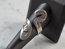 Load image into Gallery viewer, Womens Vintage Estate Sterling Silver Modernist Ring 8.0g E1915