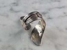 Load image into Gallery viewer, Womens Vintage Estate Sterling Silver Modernist Ring 8.0g E1915