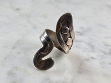 Load image into Gallery viewer, Womens Vintage Estate Sterling Silver Modernist Ring 8.0g E1915