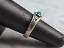 Load image into Gallery viewer, Womens Vintage Estate Sterling Silver Modernist Turquoise Ring 4.5g E1926