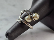 Load image into Gallery viewer, Womens Vintage Estate Sterling Silver Modernist Faux Pearl Ring 4.1g E1927