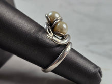 Load image into Gallery viewer, Womens Vintage Estate Sterling Silver Modernist Faux Pearl Ring 4.1g E1927