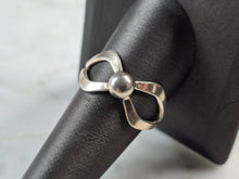 Load image into Gallery viewer, Womens Vintage Estate Sterling Silver Modernist Bow Ring 4.4g E1929