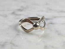 Load image into Gallery viewer, Womens Vintage Estate Sterling Silver Modernist Bow Ring 4.4g E1929