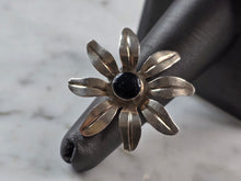 Load image into Gallery viewer, Womens Vintage Estate Sterling Silver Flower Ring 5.3g E1931