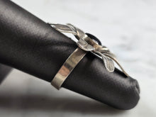 Load image into Gallery viewer, Womens Vintage Estate Sterling Silver Flower Ring 5.3g E1931