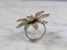 Load image into Gallery viewer, Womens Vintage Estate Sterling Silver Flower Ring 5.3g E1931