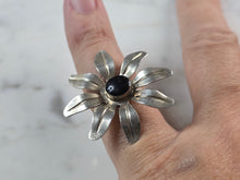 Load image into Gallery viewer, Womens Vintage Estate Sterling Silver Flower Ring 5.3g E1931